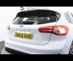 Ford Focus This 2019 Ford Focus Zetec offers an exceptional blend of efficiency and performance, mak - 16