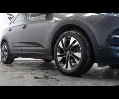 Vauxhall Grandland X This 2020 Vauxhall Grandland X Turbo SRi Nav is presented with a clear vehicle - 10