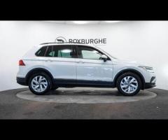Volkswagen Tiguan This 2022 Volkswagen Tiguan TSI Life is a superb example, boasting a clear vehicle - 9
