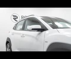 Hyundai KONA This 2022 Hyundai KONA T-GDi SE Connect is a superb example, having had only one owner - 12