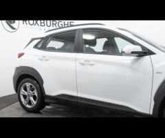Hyundai KONA This 2022 Hyundai KONA T-GDi SE Connect is a superb example, having had only one owner - 13