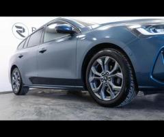 Ford Focus HPI Clear - 1 Owner - Peugeot Service History - 36 Months Warranty available + Superb val - 11