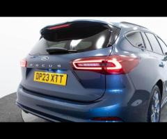 Ford Focus HPI Clear - 1 Owner - Peugeot Service History - 36 Months Warranty available + Superb val - 17