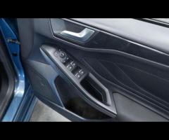 Ford Focus HPI Clear - 1 Owner - Peugeot Service History - 36 Months Warranty available + Superb val - 23