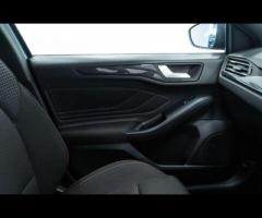 Ford Focus HPI Clear - 1 Owner - Peugeot Service History - 36 Months Warranty available + Superb val - 32