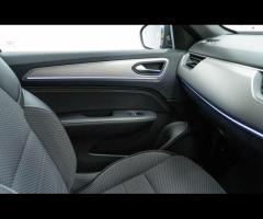 Renault Arkana This 2023 Renault Arkana E-TECH techno is a superb example, having had only one owner - 28