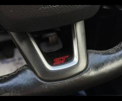 Ford Focus STUNNING FOCUS ST 3 IN WHITE, FULL HEATED LEATHER INTERIOR, RECARO SEATS, TOUCH SCREEN, R - 17