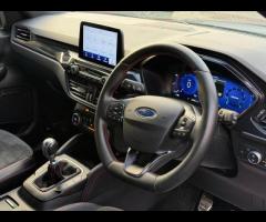 Ford Kuga ABSOLUTE STUNNING KUGA ST LINE EDITION, SAT NAV, REVERSE CAMERA, FRONT AND REAR PARKING SE - 43