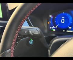 Ford Kuga ABSOLUTE STUNNING KUGA ST LINE EDITION, SAT NAV, REVERSE CAMERA, FRONT AND REAR PARKING SE - 89