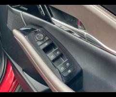 Mazda CX-30 This top-spec Mazda CX-30 Takumi blends Japanese premium craftsmanship with everyday pra - 31