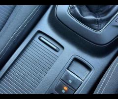 Ford Focus TOP OF THE RANGE TITANIUM FOCUS IN BLUE, 12 MONTHS MOT, SAT NAV, FRONT AND REAR PARKING S - 25