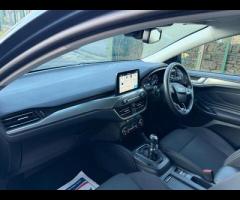 Ford Focus TOP OF THE RANGE TITANIUM FOCUS IN BLUE, 12 MONTHS MOT, SAT NAV, FRONT AND REAR PARKING S - 44