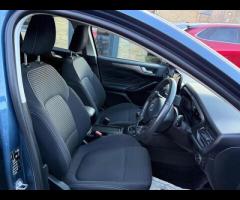 Ford Focus TOP OF THE RANGE TITANIUM FOCUS IN BLUE, 12 MONTHS MOT, SAT NAV, FRONT AND REAR PARKING S - 47