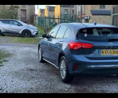 Ford Focus TOP OF THE RANGE TITANIUM FOCUS IN BLUE, 12 MONTHS MOT, SAT NAV, FRONT AND REAR PARKING S - 57