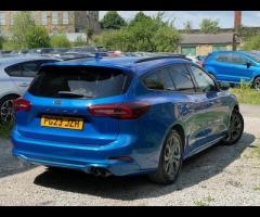 Ford Focus HERE IS A STUNNING FOCUS ESTATE, TOP OF THE RANGE FULLY LOADED, HEATED SEATS, HEATED STEE - 5