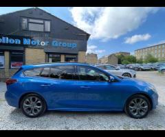 Ford Focus HERE IS A STUNNING FOCUS ESTATE, TOP OF THE RANGE FULLY LOADED, HEATED SEATS, HEATED STEE - 6