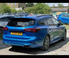 Ford Focus HERE IS A STUNNING FOCUS ESTATE, TOP OF THE RANGE FULLY LOADED, HEATED SEATS, HEATED STEE - 7
