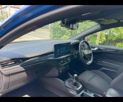 Ford Focus HERE IS A STUNNING FOCUS ESTATE, TOP OF THE RANGE FULLY LOADED, HEATED SEATS, HEATED STEE - 9