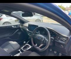 Ford Focus HERE IS A STUNNING FOCUS ESTATE, TOP OF THE RANGE FULLY LOADED, HEATED SEATS, HEATED STEE - 12