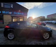 Ford Focus COMES WITH 12 MONTHS WARRANTY, STUNNING LOOKING FOCUS ST LINE IN BLACK, SAT NAV, 12 MONTH - 4
