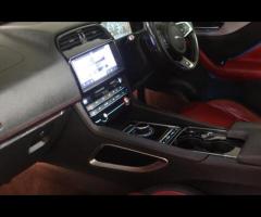 Jaguar F-PACE This 2016 Jaguar F-Pace 2.0 D180 R-Sport SUV, with 101572 miles on the clock, is a Die - 27