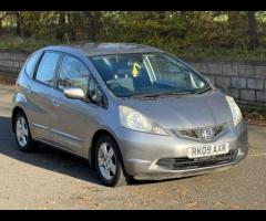Honda Jazz Honda Jazz 1.4 i-VTEC ES i SHIFT Euro 4 5dr
(AUTOMATIC,Petrol) 

This vehicle runs and dr