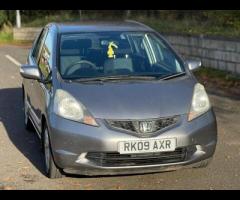 Honda Jazz Honda Jazz 1.4 i-VTEC ES i SHIFT Euro 4 5dr
(AUTOMATIC,Petrol) 

This vehicle runs and dr - 2