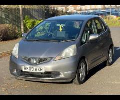 Honda Jazz Honda Jazz 1.4 i-VTEC ES i SHIFT Euro 4 5dr
(AUTOMATIC,Petrol) 

This vehicle runs and dr - 3