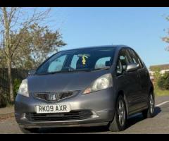 Honda Jazz Honda Jazz 1.4 i-VTEC ES i SHIFT Euro 4 5dr
(AUTOMATIC,Petrol) 

This vehicle runs and dr - 8