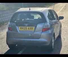 Honda Jazz Honda Jazz 1.4 i-VTEC ES i SHIFT Euro 4 5dr
(AUTOMATIC,Petrol) 

This vehicle runs and dr - 9