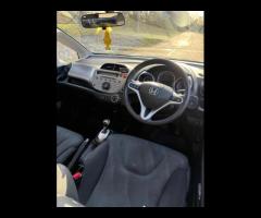 Honda Jazz Honda Jazz 1.4 i-VTEC ES i SHIFT Euro 4 5dr
(AUTOMATIC,Petrol) 

This vehicle runs and dr - 11