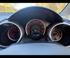 Honda Jazz Honda Jazz 1.4 i-VTEC ES i SHIFT Euro 4 5dr
(AUTOMATIC,Petrol) 

This vehicle runs and dr - 17