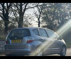 Honda Jazz Honda Jazz 1.4 i-VTEC ES i SHIFT Euro 4 5dr
(AUTOMATIC,Petrol) 

This vehicle runs and dr - 19