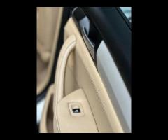 BMW X3 FINISHED IN SILVER METALLIC AND COMPLIMENTED WITH FULL BEIGE LEATHER INTERIOR. FULL SERVICE H - 27