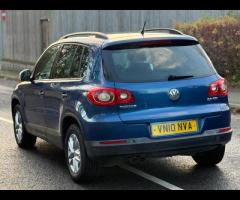 Volkswagen Tiguan Volkswagen Tiguan 2.0 TDI S Auto 4WD Euro 5 5dr
(Diesel) 

A very desirable automa - 4
