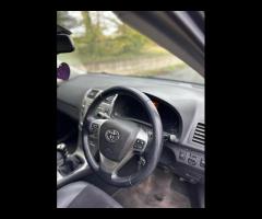 Toyota Avensis This 2014 Toyota Avensis D-4D Icon Business Edition is a well-maintained, one-owner v - 6