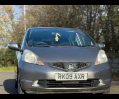 Honda Jazz Honda Jazz 1.4 i-VTEC ES i SHIFT Euro 4 5dr
(AUTOMATIC,Petrol) 

This vehicle runs and dr - 6