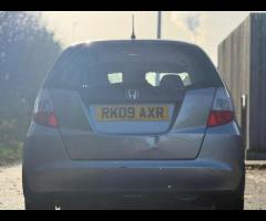 Honda Jazz Honda Jazz 1.4 i-VTEC ES i SHIFT Euro 4 5dr
(AUTOMATIC,Petrol) 

This vehicle runs and dr - 10