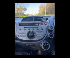 Honda Jazz Honda Jazz 1.4 i-VTEC ES i SHIFT Euro 4 5dr
(AUTOMATIC,Petrol) 

This vehicle runs and dr - 13