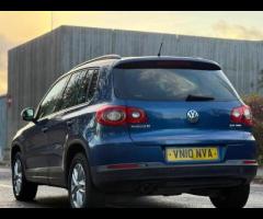 Volkswagen Tiguan Volkswagen Tiguan 2.0 TDI S Auto 4WD Euro 5 5dr
(Diesel) 

A very desirable automa - 11