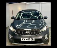 Kia Sorento This 2016 Kia Sorento CRDi KX-3 boasts a full service history and a clear vehicle histor - 4