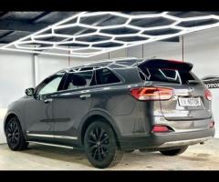 Kia Sorento This 2016 Kia Sorento CRDi KX-3 boasts a full service history and a clear vehicle histor - 9