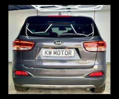 Kia Sorento This 2016 Kia Sorento CRDi KX-3 boasts a full service history and a clear vehicle histor - 12