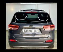 Kia Sorento This 2016 Kia Sorento CRDi KX-3 boasts a full service history and a clear vehicle histor - 13