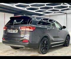 Kia Sorento This 2016 Kia Sorento CRDi KX-3 boasts a full service history and a clear vehicle histor - 14