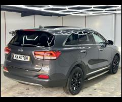 Kia Sorento This 2016 Kia Sorento CRDi KX-3 boasts a full service history and a clear vehicle histor - 16
