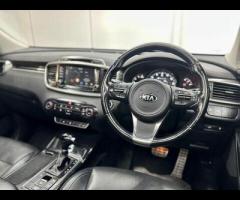 Kia Sorento This 2016 Kia Sorento CRDi KX-3 boasts a full service history and a clear vehicle histor - 17