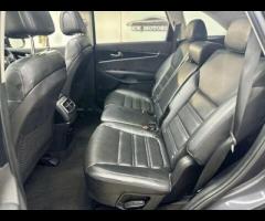 Kia Sorento This 2016 Kia Sorento CRDi KX-3 boasts a full service history and a clear vehicle histor - 36