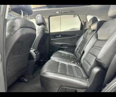 Kia Sorento This 2016 Kia Sorento CRDi KX-3 boasts a full service history and a clear vehicle histor - 37