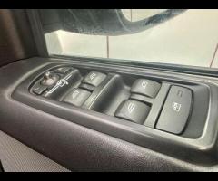 Land Rover Discovery 4 This luxurious Landmark edition Land Rover Discovery offers superior comfort - 17